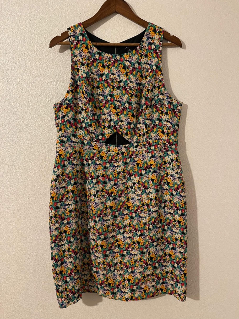 I heart Ronson Sleeveless Floral Dress with Back Zip and Cutout Size 16